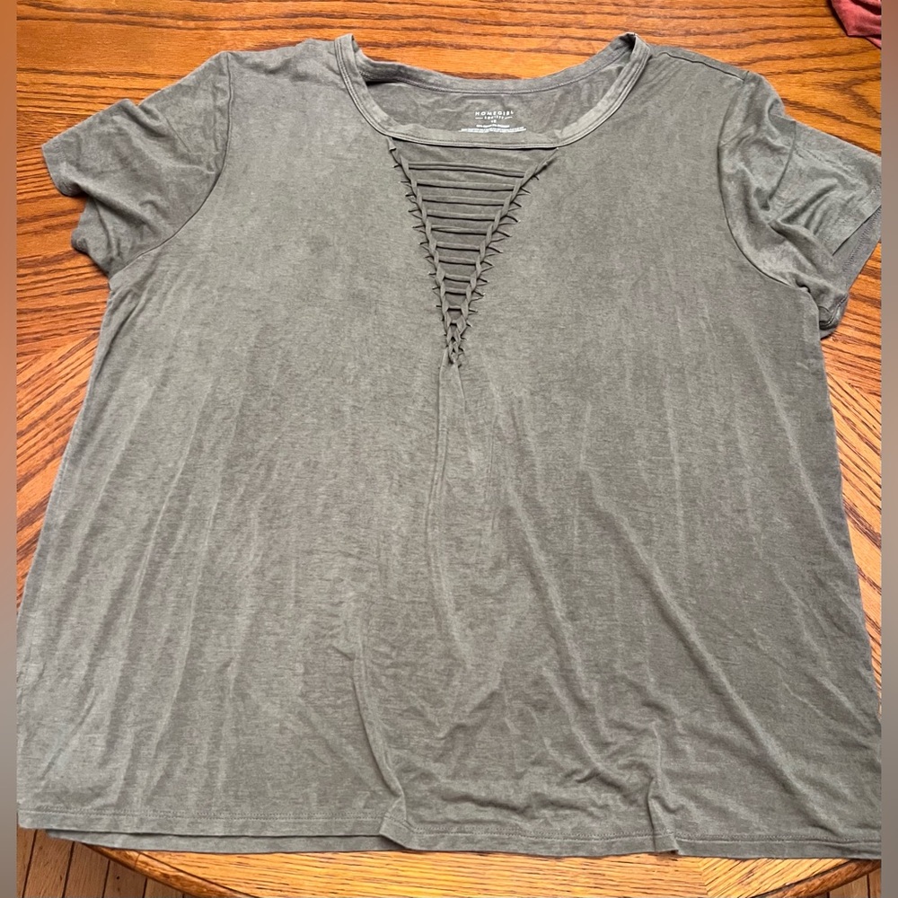 Casual Gray Short Sleeve Tee with Cutout Design